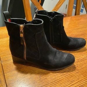 Tommy Hilfiger flat zip up ankle boots .